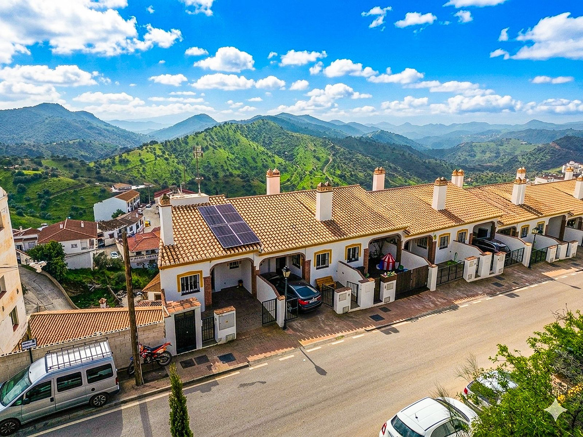 4 Bed Townhouse for sale in Almogía Costa Del Sol, Málaga, Spain