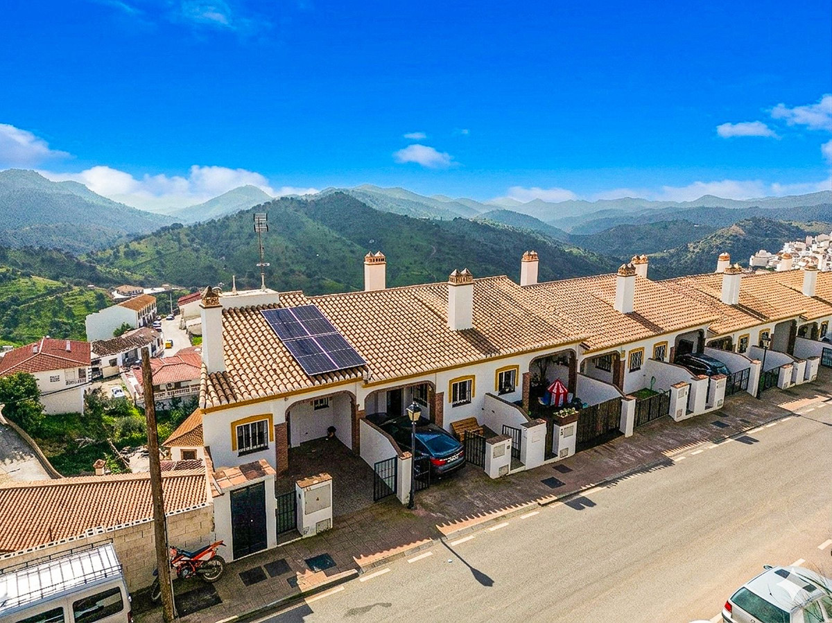 4 Bed Townhouse for sale in Almogía Costa Del Sol, Málaga, Spain