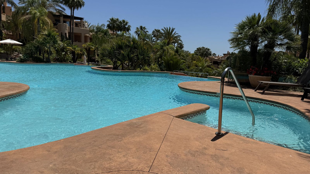 3 Bed Apartment for sale in Sierra Blanca Costa Del Sol, Málaga, Spain
