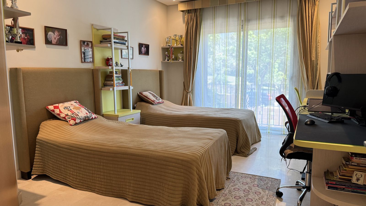 3 Bed Apartment for sale in Sierra Blanca Costa Del Sol, Málaga, Spain