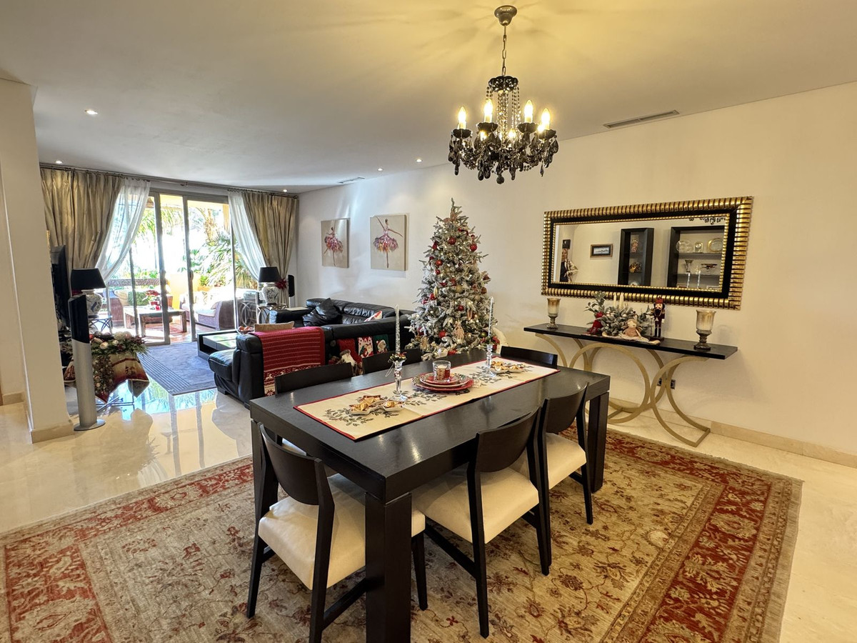 3 Bed Apartment for sale in Sierra Blanca Costa Del Sol, Málaga, Spain