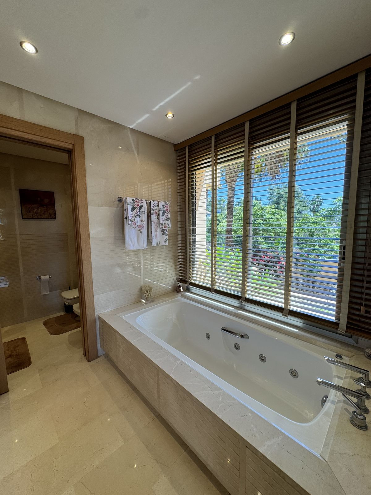 3 Bed Apartment for sale in Sierra Blanca Costa Del Sol, Málaga, Spain