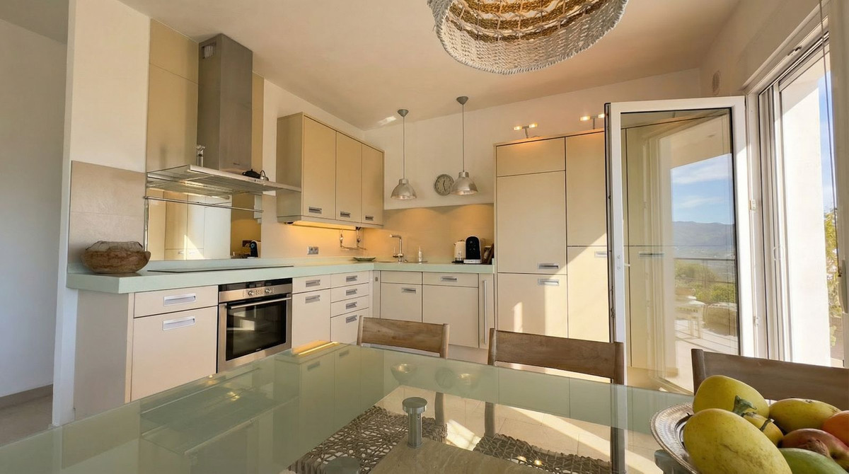 Se vende Villa - Chalet de 4 dormitorios en Costa Del Sol, Málaga, España