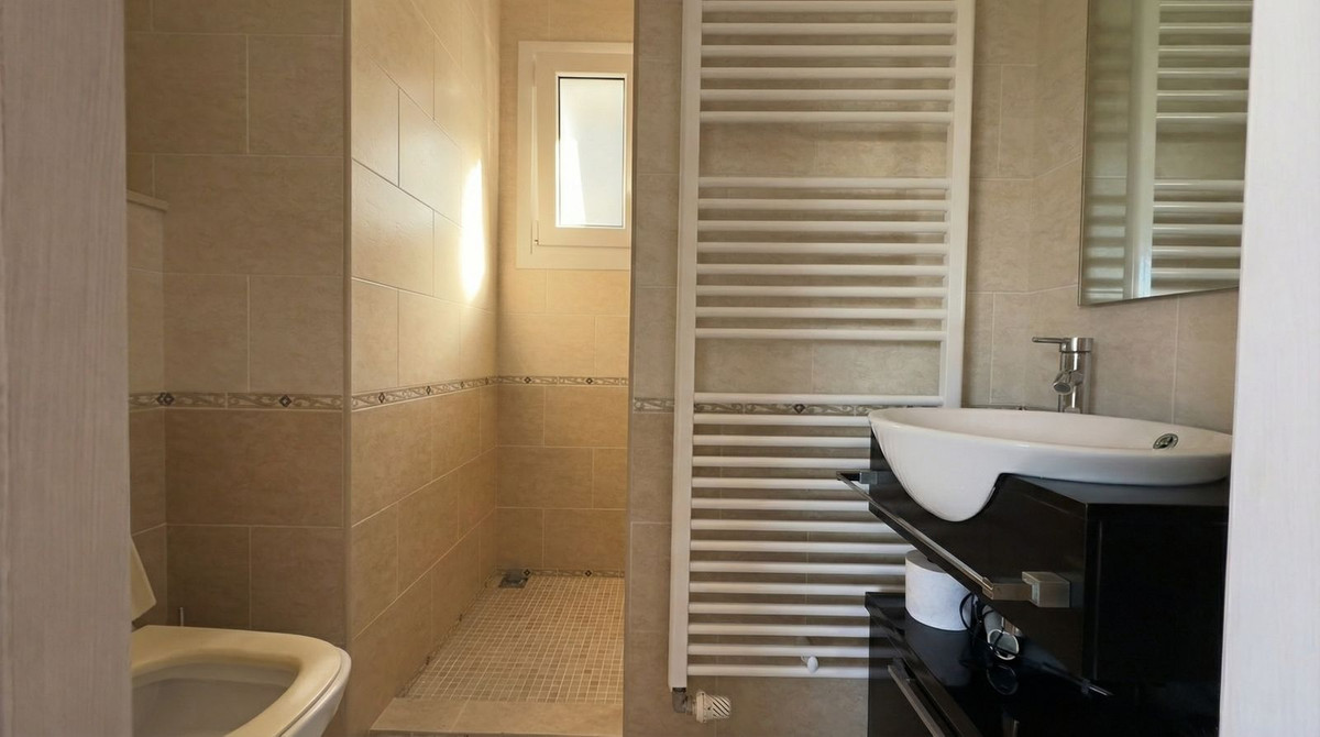 Se vende Villa - Chalet de 4 dormitorios en Costa Del Sol, Málaga, España
