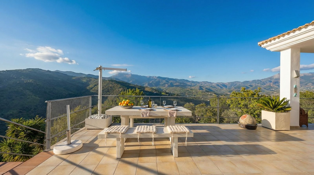 Se vende Villa - Chalet de 4 dormitorios en Costa Del Sol, Málaga, España