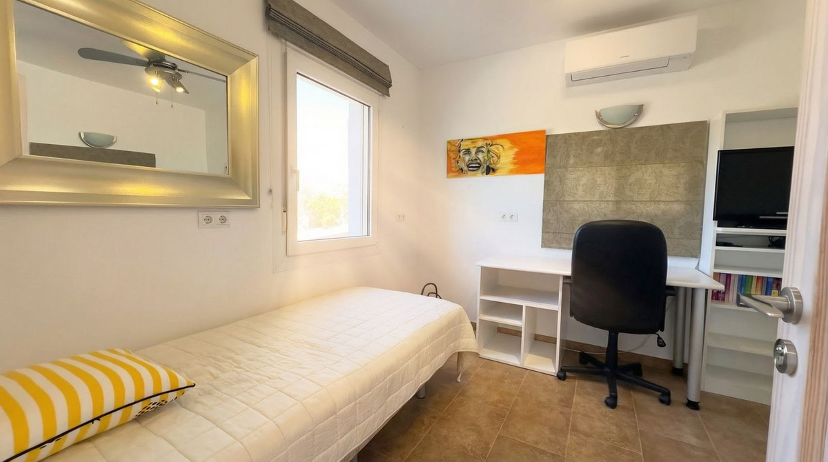 Se vende Villa - Chalet de 4 dormitorios en Costa Del Sol, Málaga, España