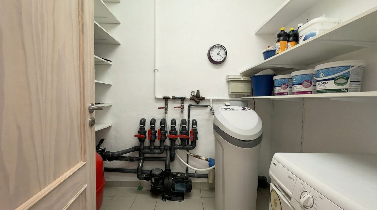Se vende Villa - Chalet de 4 dormitorios en Costa Del Sol, Málaga, España