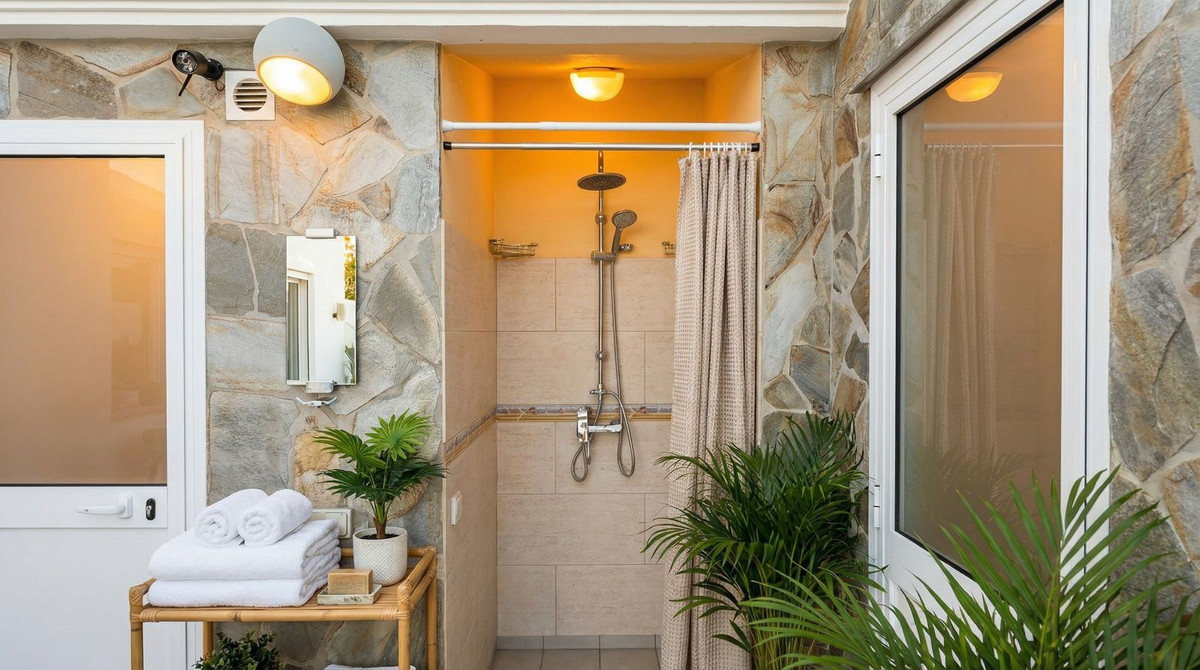 Se vende Villa - Chalet de 4 dormitorios en Costa Del Sol, Málaga, España