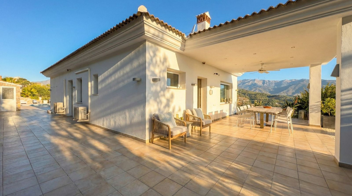 Se vende Villa - Chalet de 4 dormitorios en Costa Del Sol, Málaga, España