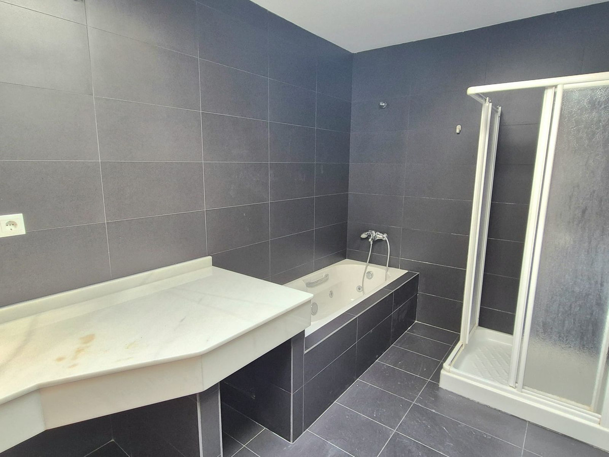 Se vende Villa - Chalet de 3 dormitorios en Costa Del Sol, Málaga, España