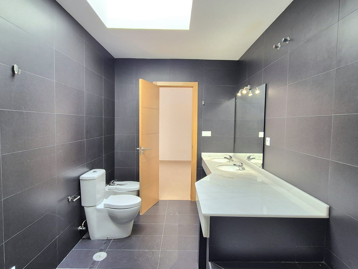 Se vende Villa - Chalet de 3 dormitorios en Costa Del Sol, Málaga, España