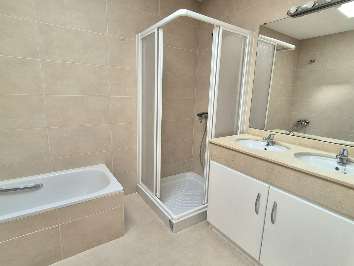 Se vende Villa - Chalet de 3 dormitorios en Costa Del Sol, Málaga, España