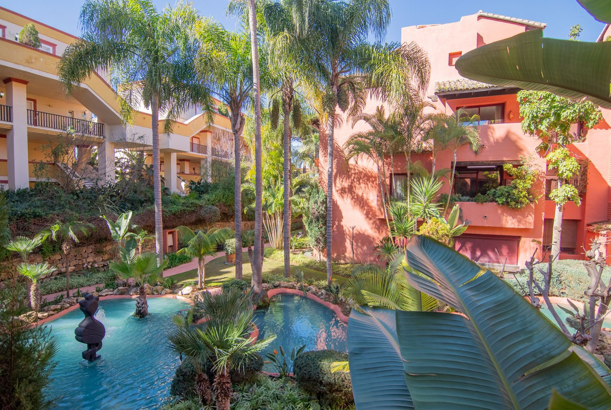 3 Bed Apartment for sale in Elviria Costa Del Sol, Málaga, Spain