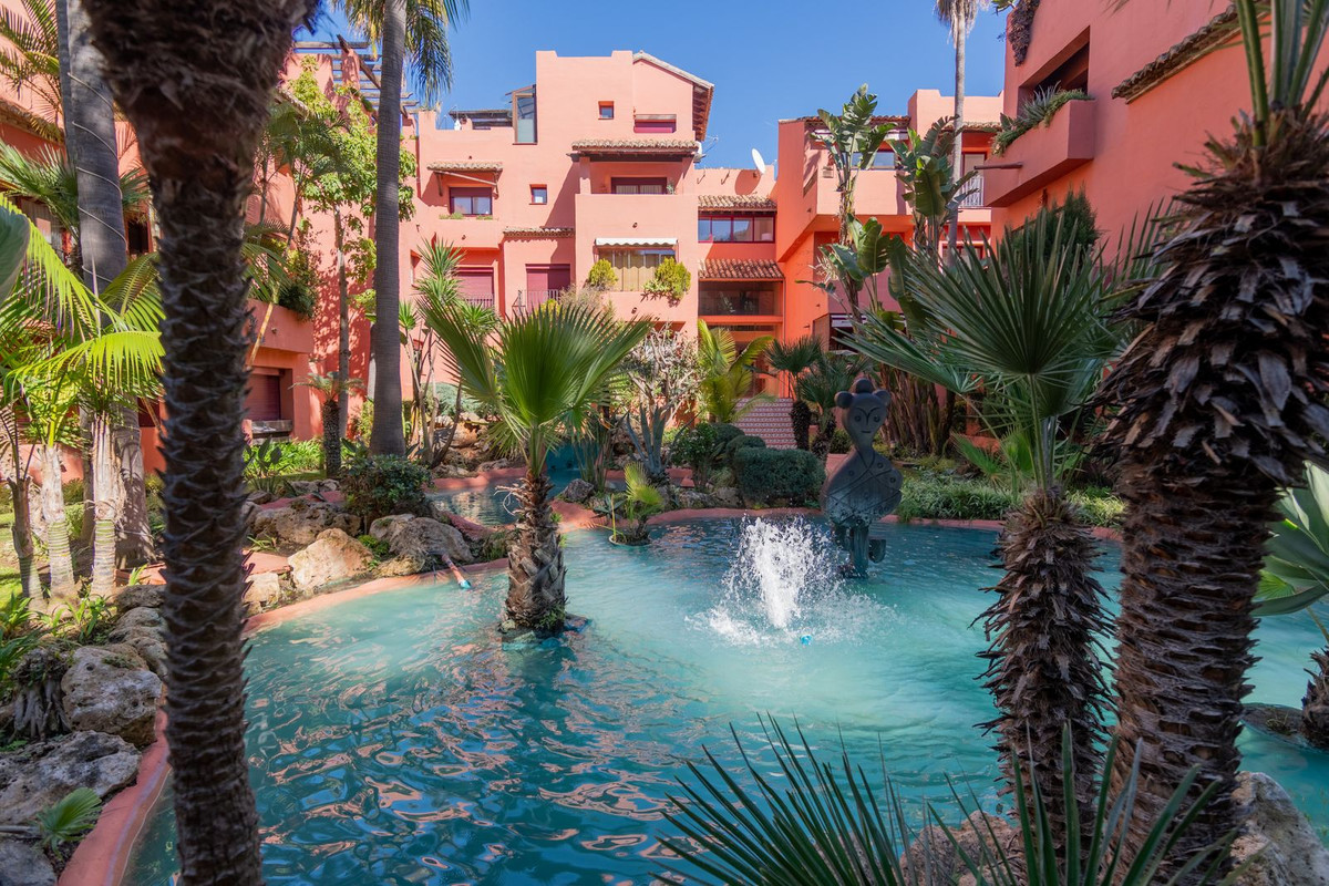 3 Bed Apartment for sale in Elviria Costa Del Sol, Málaga, Spain