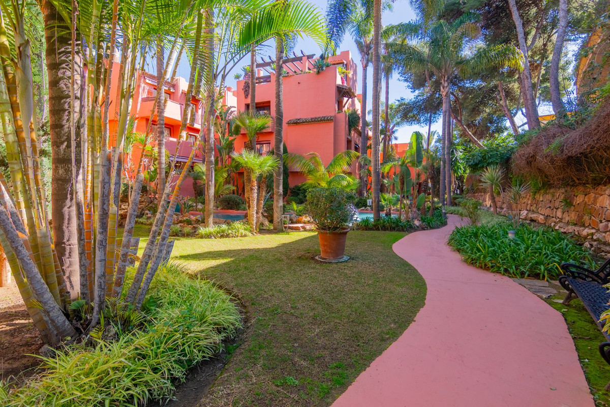 3 Bed Apartment for sale in Elviria Costa Del Sol, Málaga, Spain