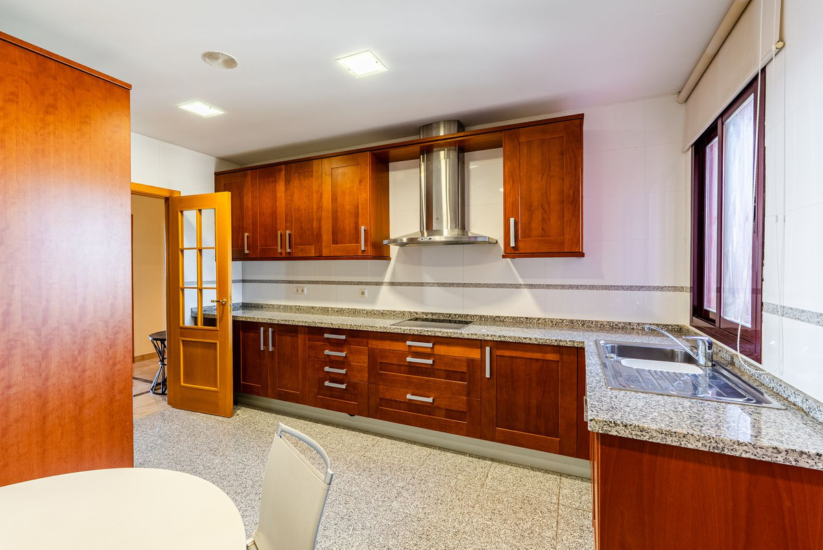 3 Bed Apartment for sale in Estepona Costa Del Sol, Málaga, Spain