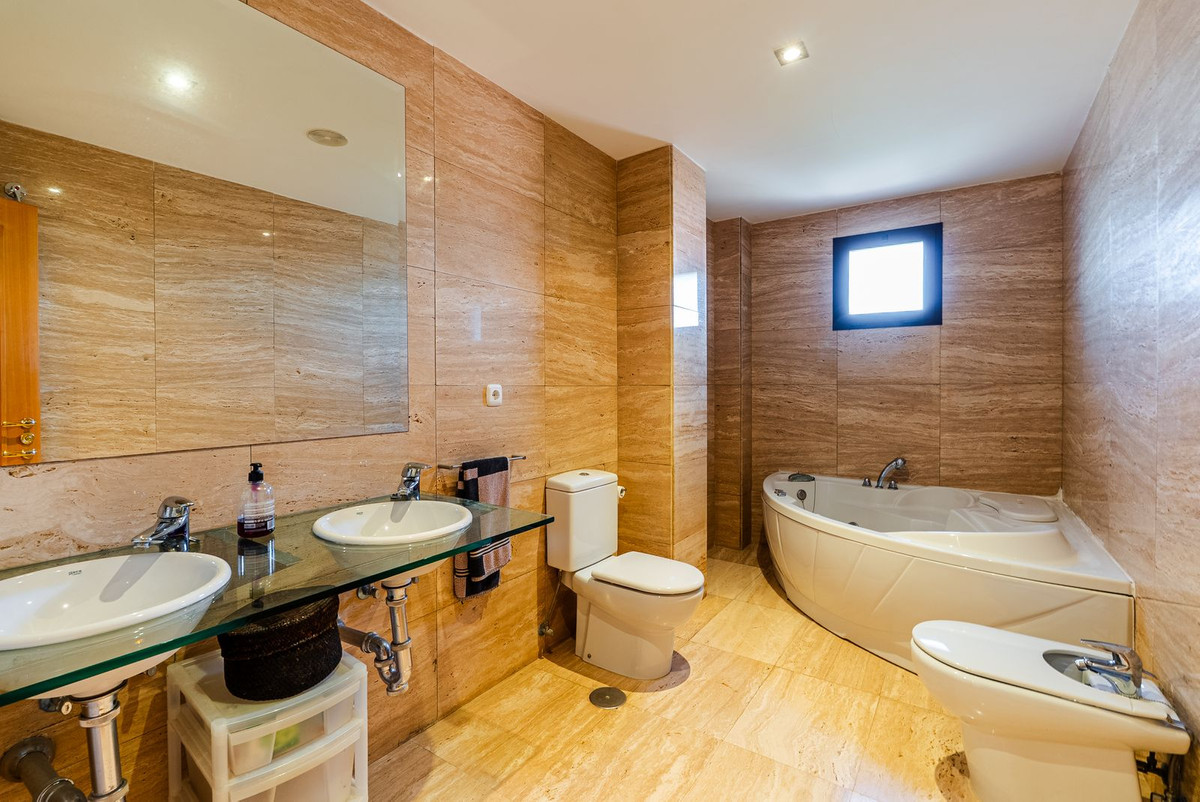 3 Bed Apartment for sale in Estepona Costa Del Sol, Málaga, Spain