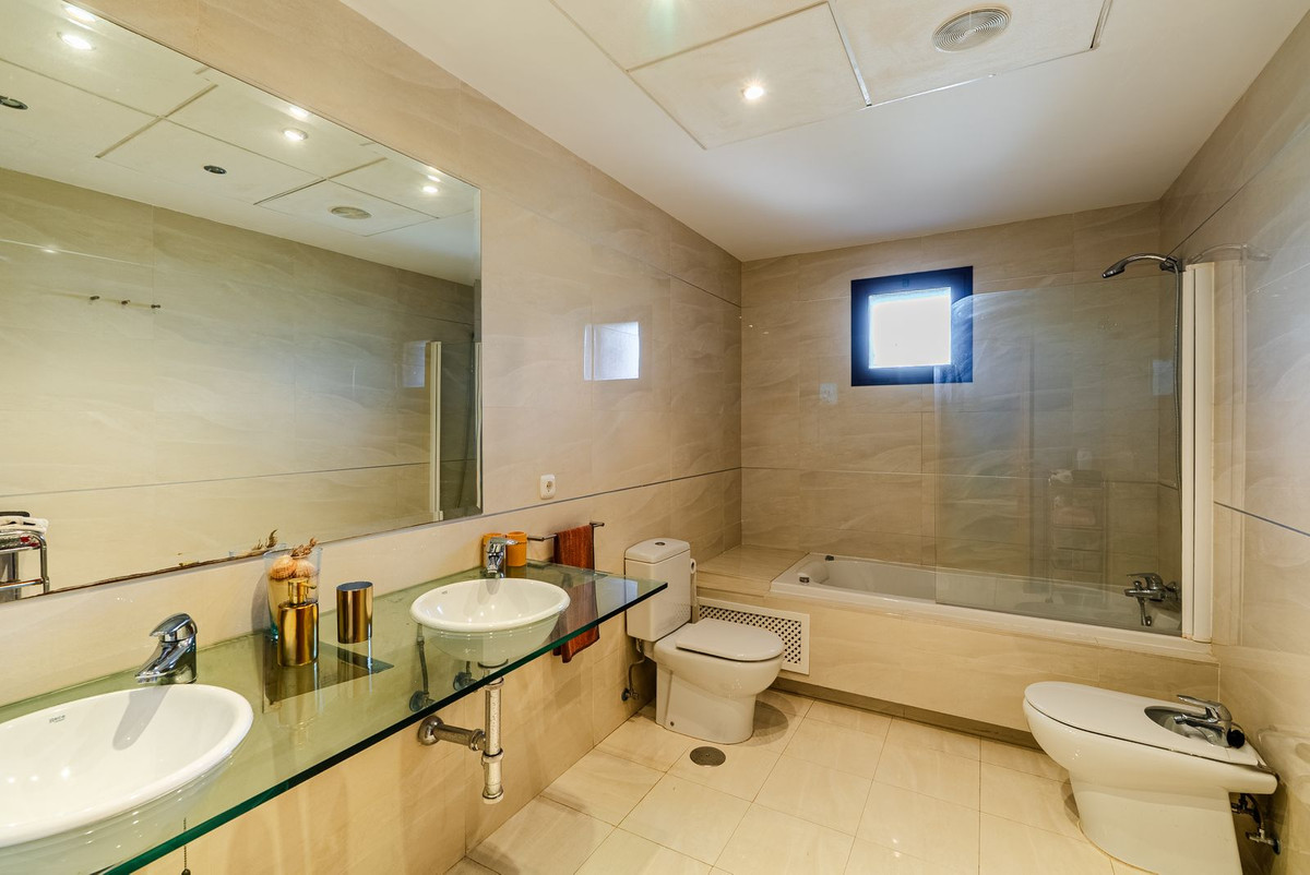 3 Bed Apartment for sale in Estepona Costa Del Sol, Málaga, Spain