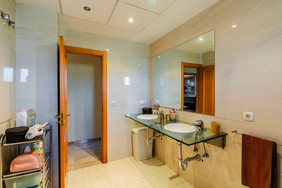 3 Bed Apartment for sale in Estepona Costa Del Sol, Málaga, Spain