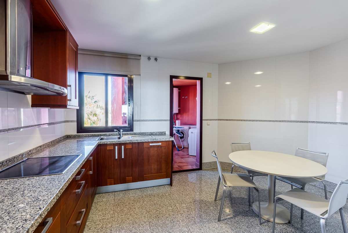 3 Bed Apartment for sale in Estepona Costa Del Sol, Málaga, Spain