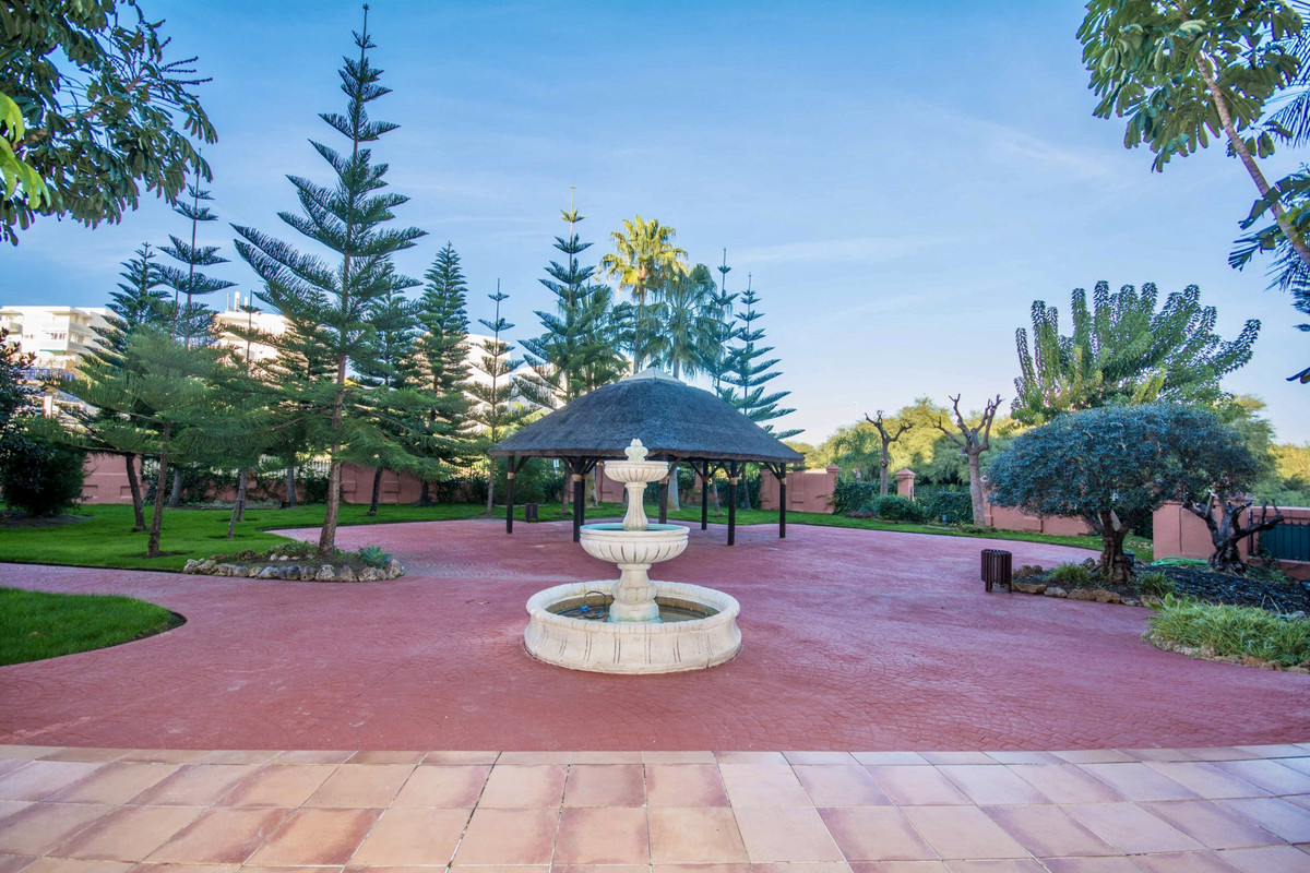 3 Bed Apartment for sale in Estepona Costa Del Sol, Málaga, Spain