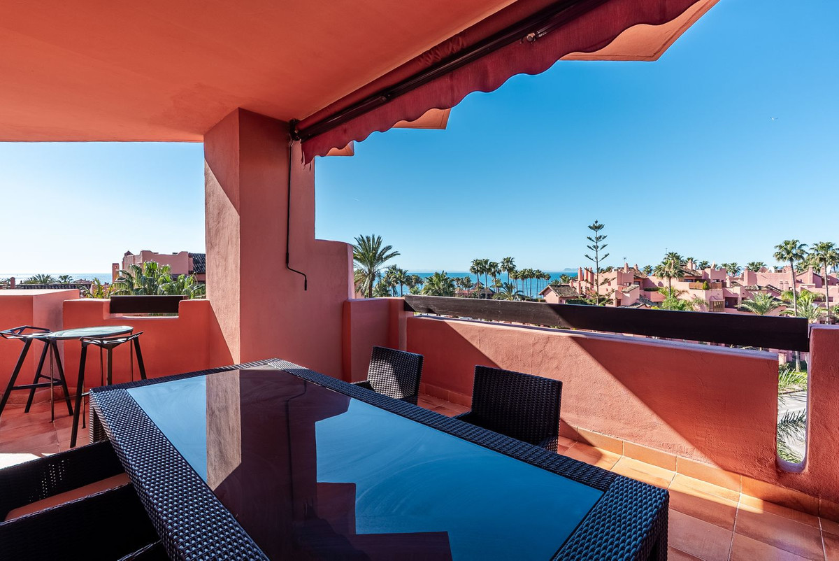 3 Bed Apartment for sale in Estepona Costa Del Sol, Málaga, Spain