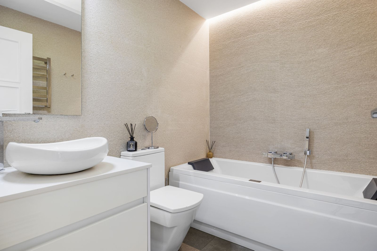 3 Bed Apartment for sale in Torrequebrada Costa Del Sol, Málaga, Spain