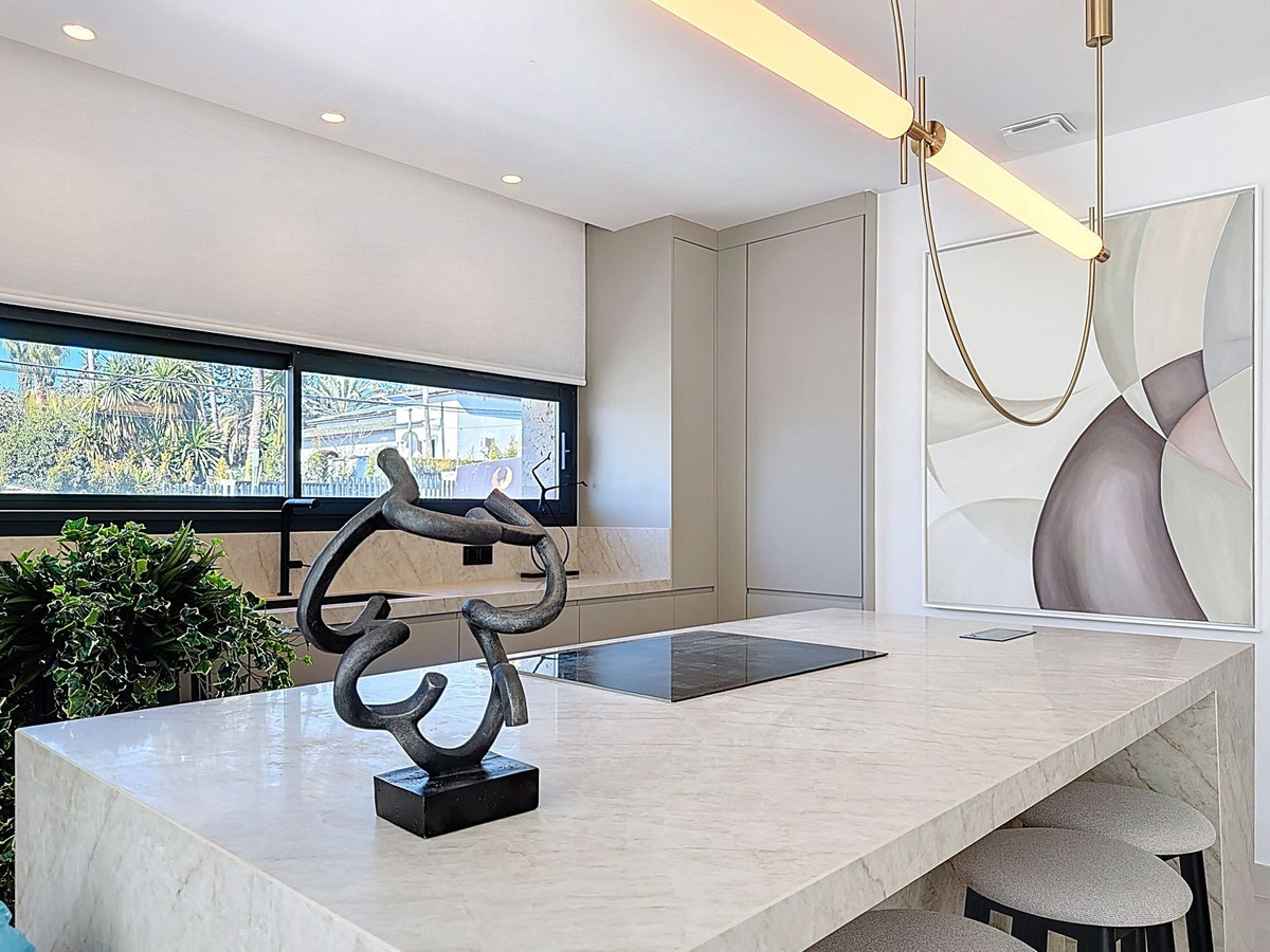 5 Bed Townhouse for sale in Nagüeles Costa Del Sol, Málaga, Spain