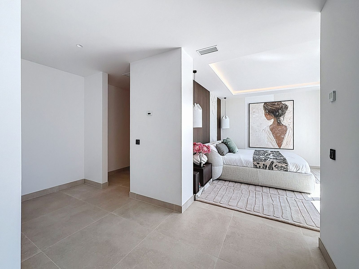 5 Bed Townhouse for sale in Nagüeles Costa Del Sol, Málaga, Spain
