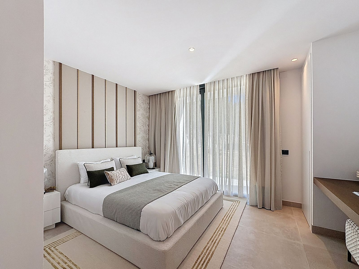 5 Bed Townhouse for sale in Nagüeles Costa Del Sol, Málaga, Spain