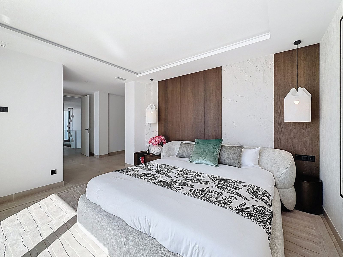 5 Bed Townhouse for sale in Nagüeles Costa Del Sol, Málaga, Spain