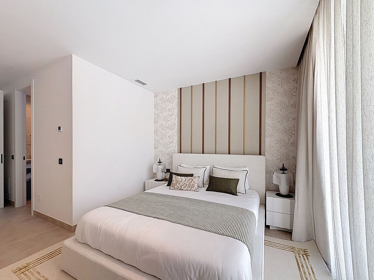 5 Bed Townhouse for sale in Nagüeles Costa Del Sol, Málaga, Spain