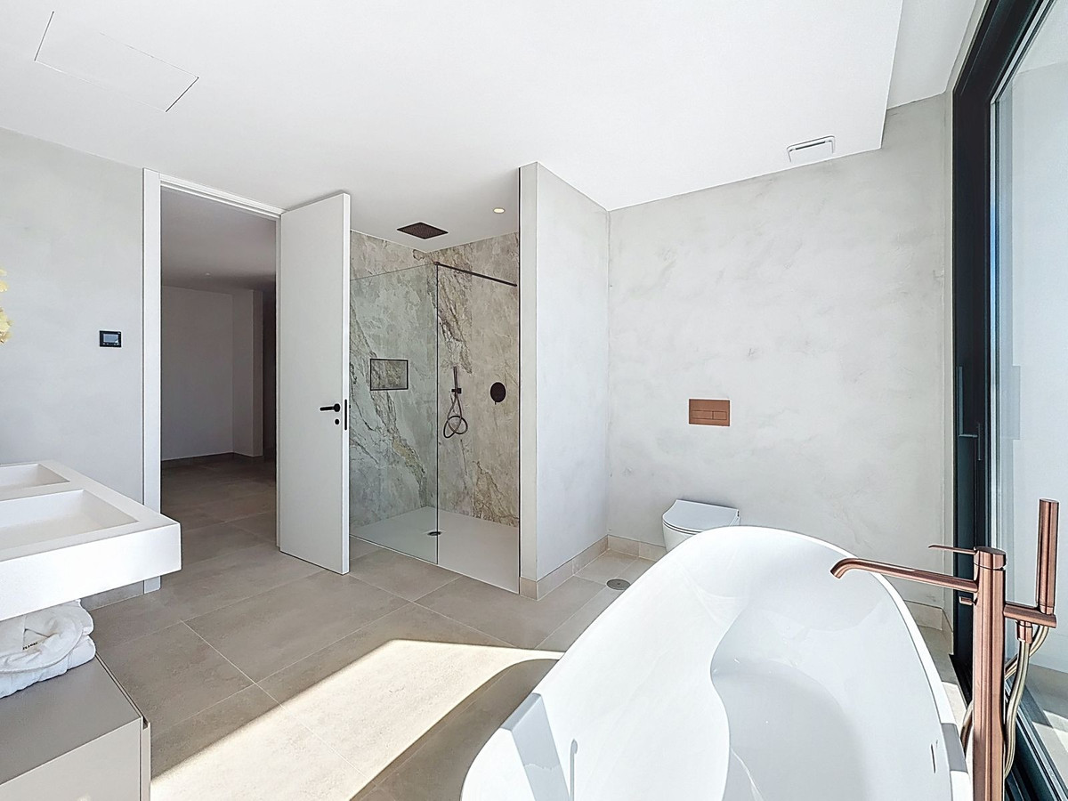 5 Bed Townhouse for sale in Nagüeles Costa Del Sol, Málaga, Spain