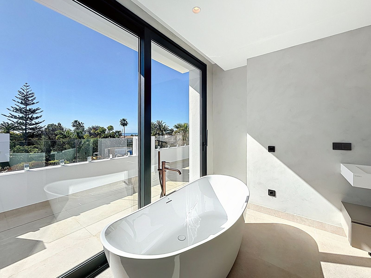 5 Bed Townhouse for sale in Nagüeles Costa Del Sol, Málaga, Spain