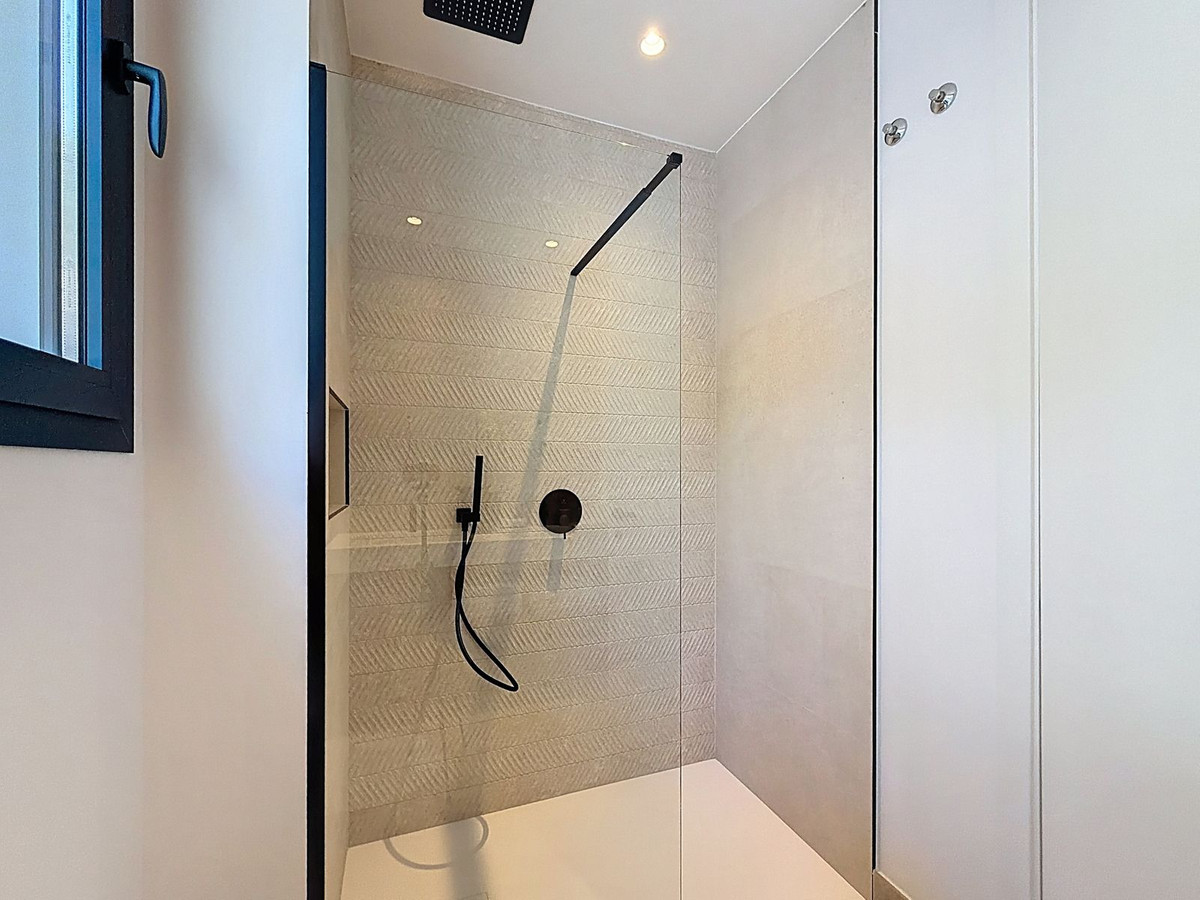 5 Bed Townhouse for sale in Nagüeles Costa Del Sol, Málaga, Spain
