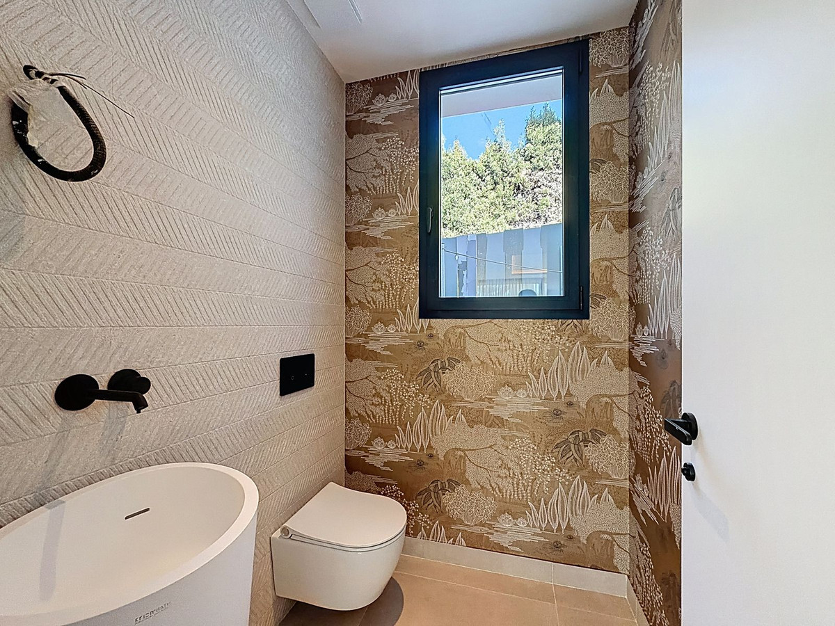 5 Bed Townhouse for sale in Nagüeles Costa Del Sol, Málaga, Spain
