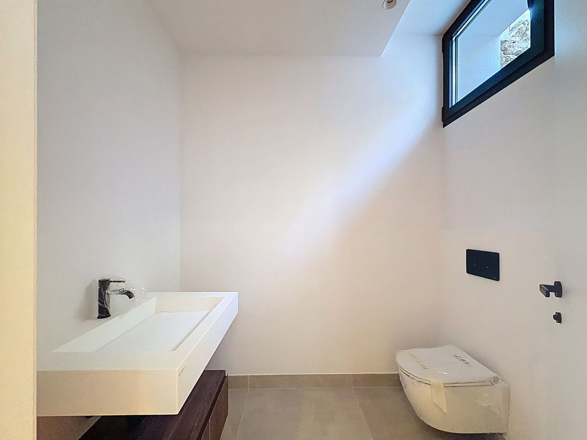 5 Bed Townhouse for sale in Nagüeles Costa Del Sol, Málaga, Spain