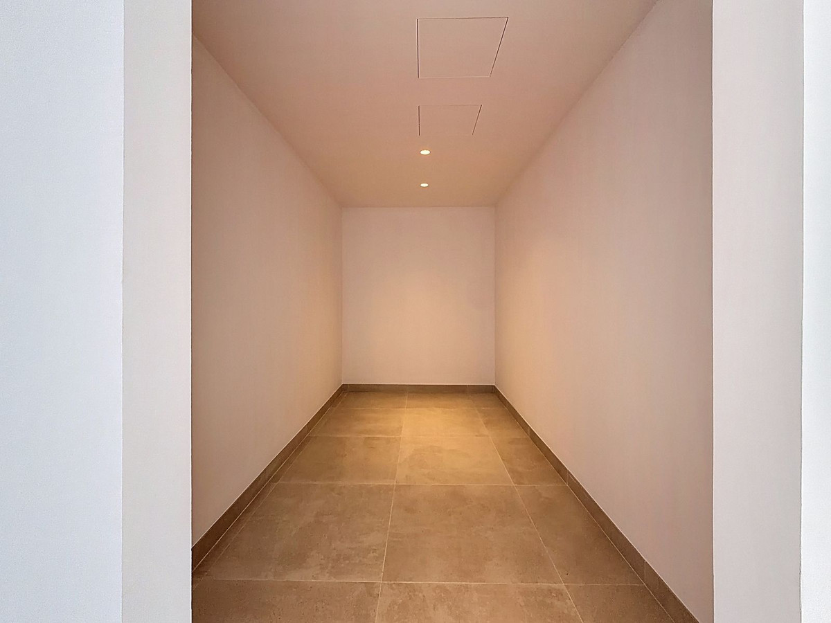 5 Bed Townhouse for sale in Nagüeles Costa Del Sol, Málaga, Spain