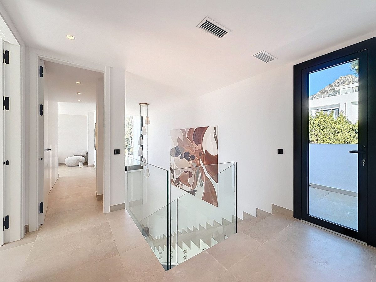 5 Bed Townhouse for sale in Nagüeles Costa Del Sol, Málaga, Spain