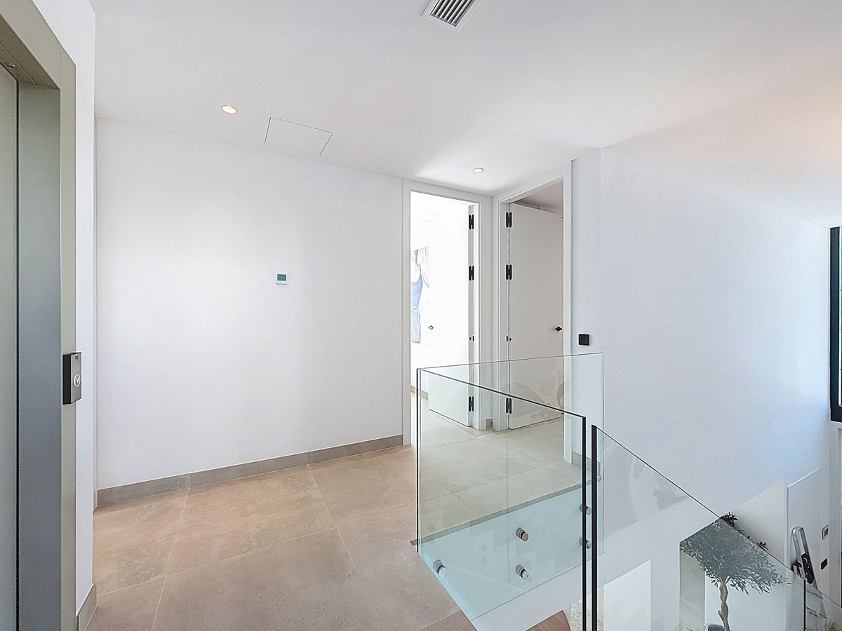 5 Bed Townhouse for sale in Nagüeles Costa Del Sol, Málaga, Spain