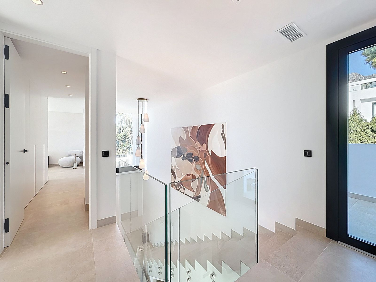 5 Bed Townhouse for sale in Nagüeles Costa Del Sol, Málaga, Spain