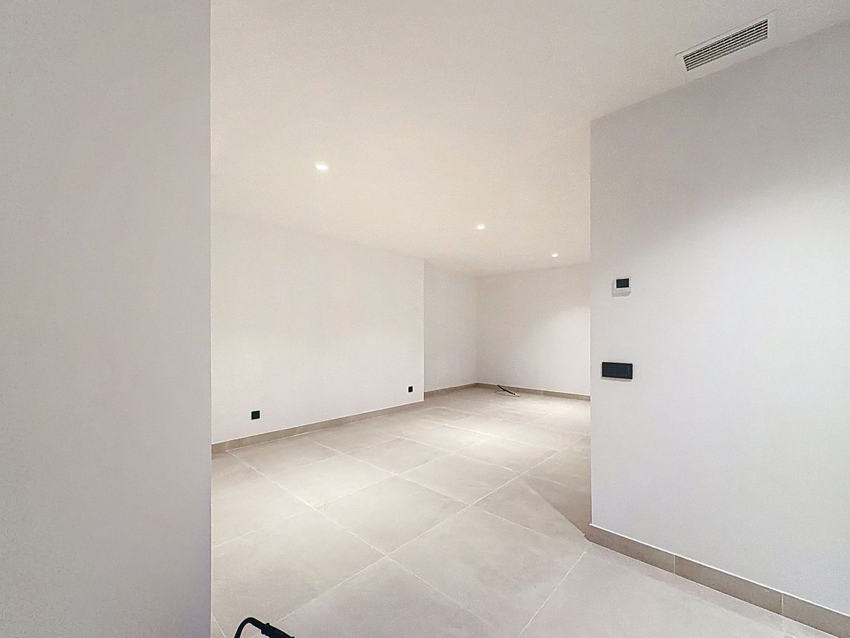 5 Bed Townhouse for sale in Nagüeles Costa Del Sol, Málaga, Spain