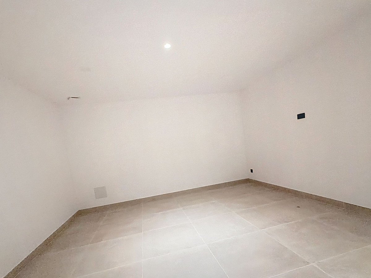 5 Bed Townhouse for sale in Nagüeles Costa Del Sol, Málaga, Spain