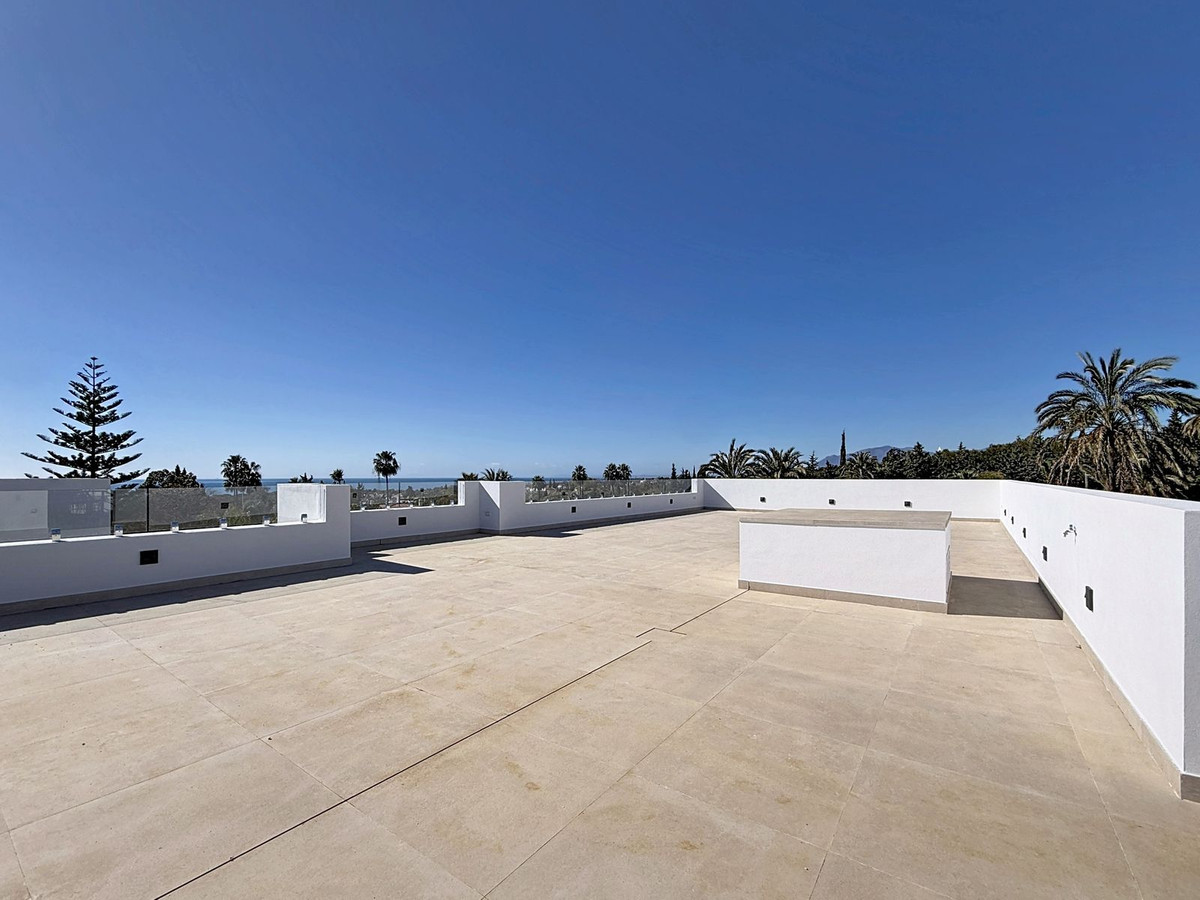 5 Bed Townhouse for sale in Nagüeles Costa Del Sol, Málaga, Spain