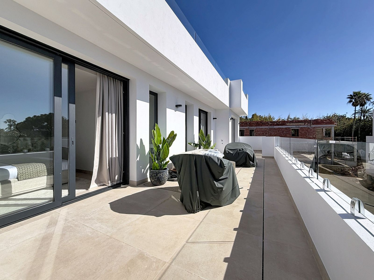 5 Bed Townhouse for sale in Nagüeles Costa Del Sol, Málaga, Spain