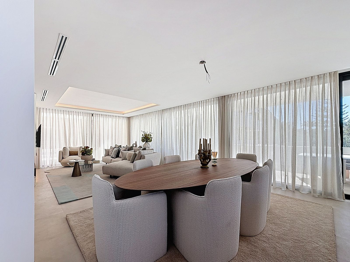 5 Bed Townhouse for sale in Nagüeles Costa Del Sol, Málaga, Spain