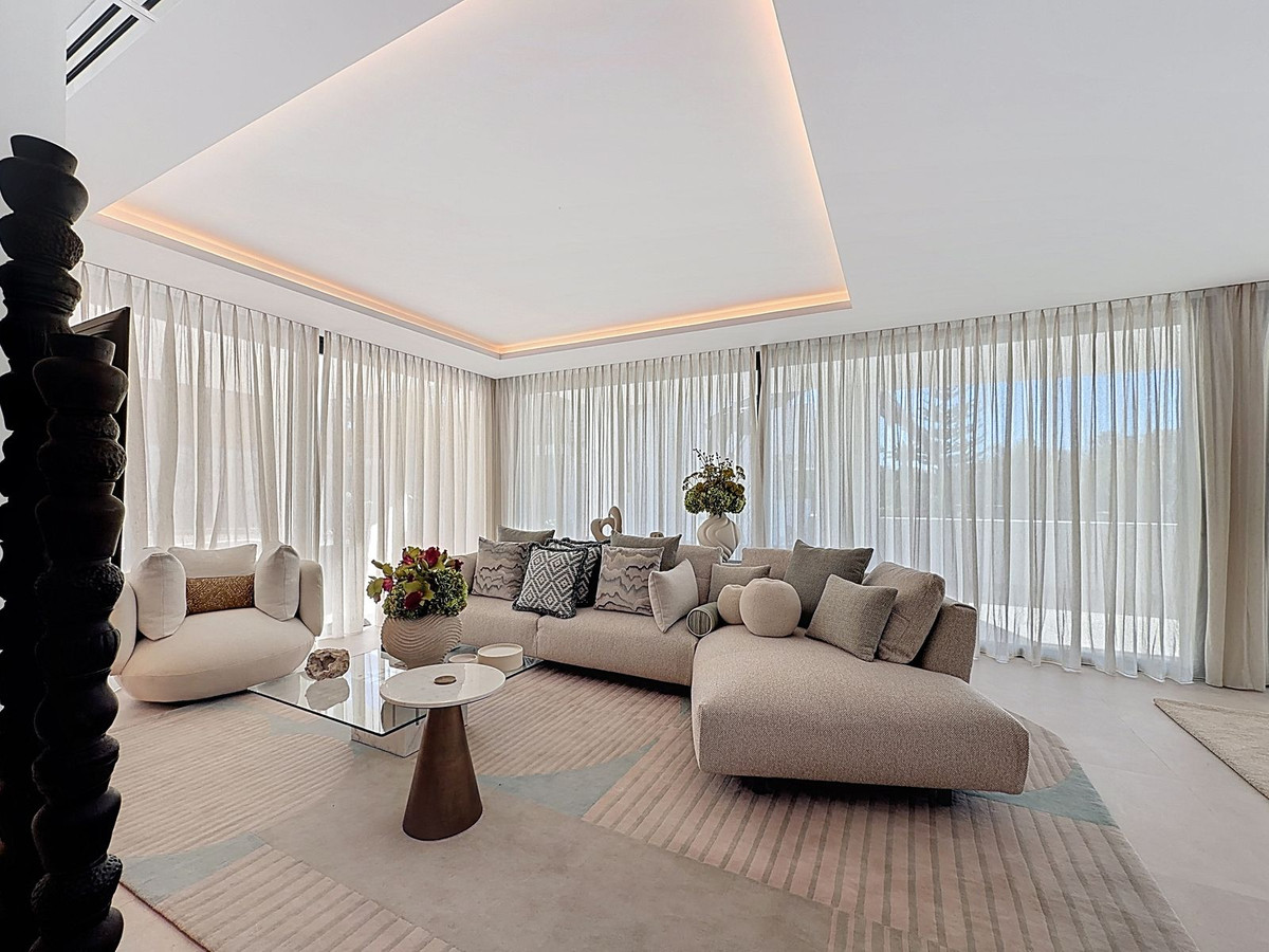 5 Bed Townhouse for sale in Nagüeles Costa Del Sol, Málaga, Spain