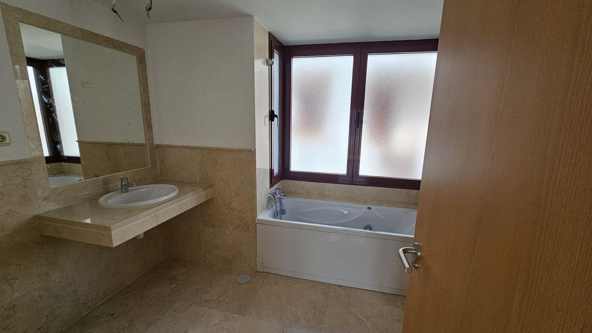 2 Bed Townhouse for sale in Doña Julia Costa Del Sol, Málaga, Spain