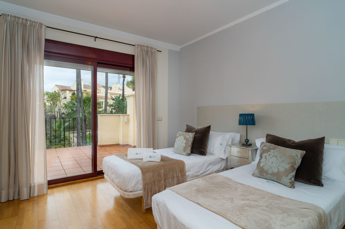 Se vende Pareada de 4 dormitorios en Costa Del Sol, Málaga, España