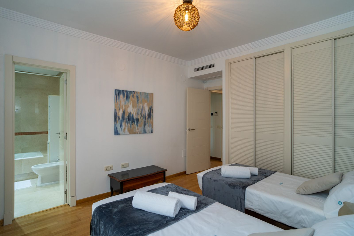 Se vende Pareada de 4 dormitorios en Costa Del Sol, Málaga, España